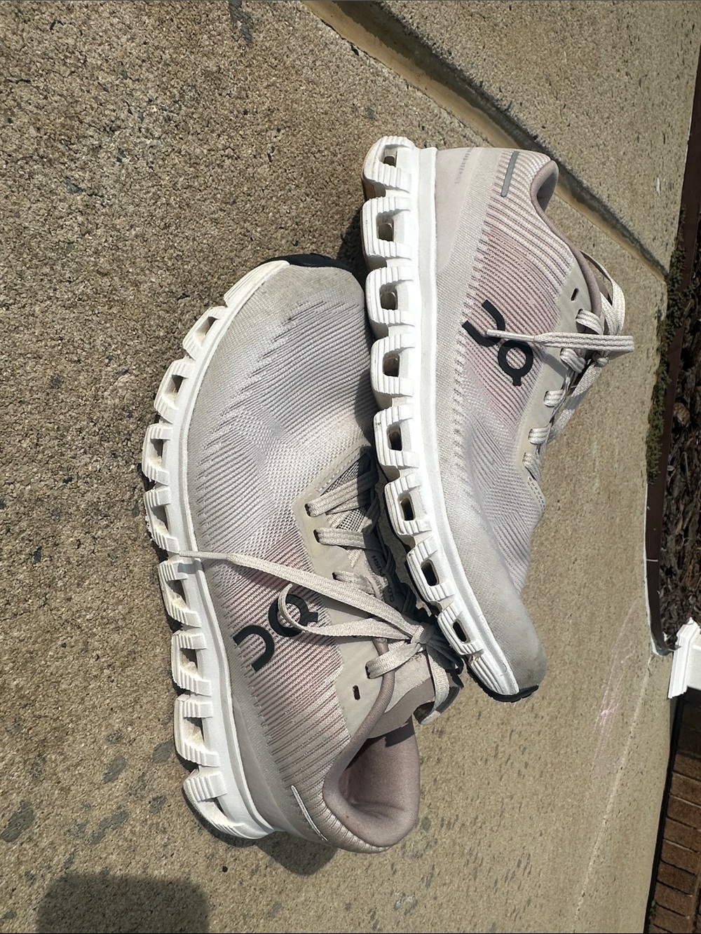 On Cloud 6 Women’s Running Shoes Size: 9.5